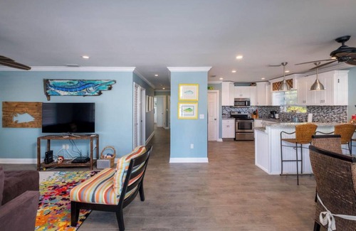 Tavernier House | Waterfront, Heated Pool, Spa & 15k lb Boat Lift: Express access to Ocean & Bay!