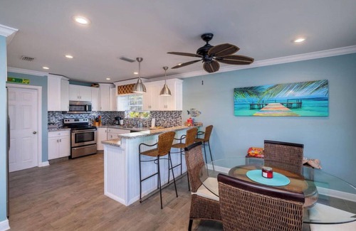 Tavernier House | Waterfront, Heated Pool, Spa & 15k lb Boat Lift: Express access to Ocean & Bay!