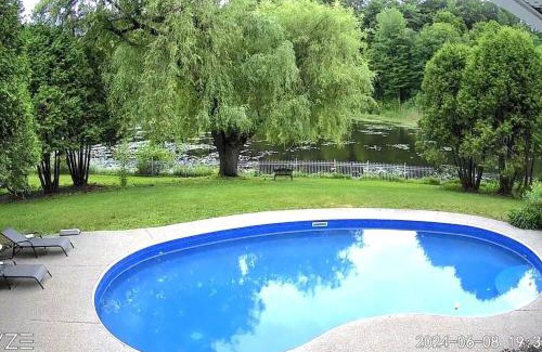 Hudson Villa | Waterfront heated pool seasonal Acre yard BBQ