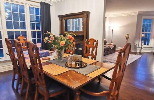 Hudson Villa | Waterfront heated pool seasonal Acre yard BBQ