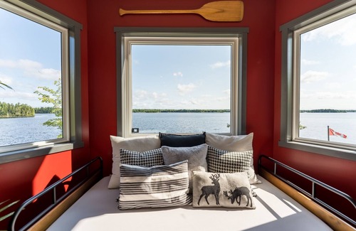 Lunenburg County House | Waterfront Home on Hirtle Lake n- sleeps 6, pet friendly
