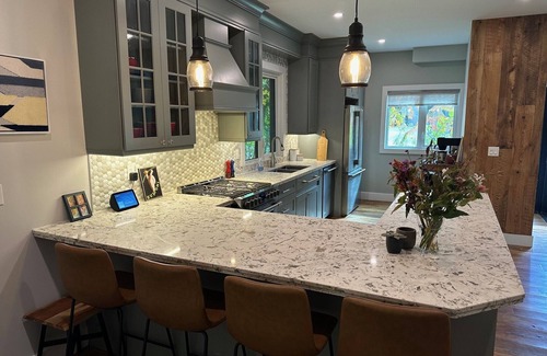 Alton House | Waterfront Home Perfect for Golfers, Millcroft and Alton Mill Wedding Groups