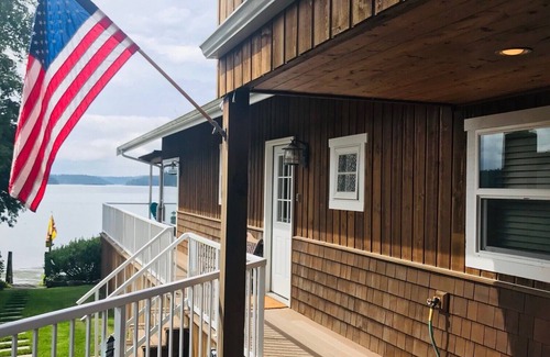 Anacortes House | Waterfront home, steps to the beach in protected bay! Birding, kayaking, swim.