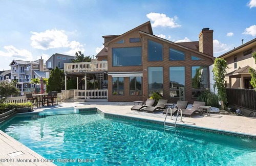 Osbornsville House | Waterfront Home on Prime Location - Haven's Cove!