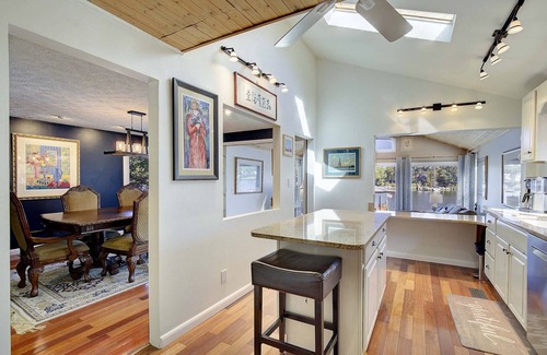 Lake Shore House | Waterfront Home w Private Pier Easy Drive to USNA