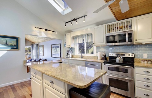 Lake Shore House | Waterfront Home w Private Pier Easy Drive to USNA
