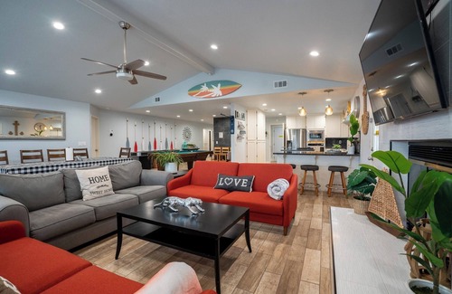 Discovery Bay House | Waterfront Home 🚣 with Canoe, Paddleboats, Paddleboards & Kayaks are INCLUDED