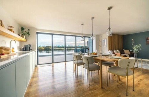 Lancing Apartment | Waterfront home with hot tub/sauna