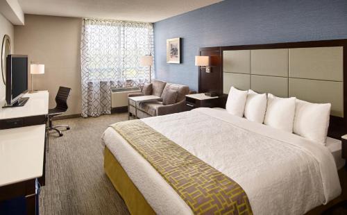 Burlington Hotel | Waterfront Hotel Downtown Burlington