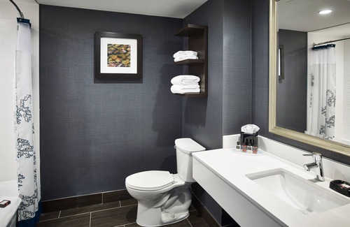 Burlington Hotel | Waterfront Hotel Downtown Burlington