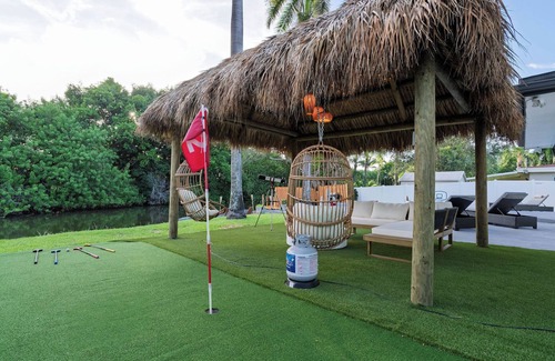 Ojus House | Waterfront House - Arcades, Tiki & Firepit, Golf