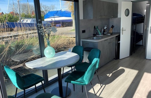 Monnickendam Boat Rental | Waterfront Houseboat Near the Centre