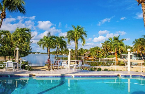 Rum Point Condo | Waterfront Island House #14, Rum Point, Beach, Pool, Bikes, Kayaks, Paddleboards