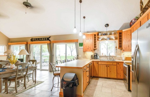 Elwood Cabin | Waterfront Johnson Lake Getaway w/Fire Pit!