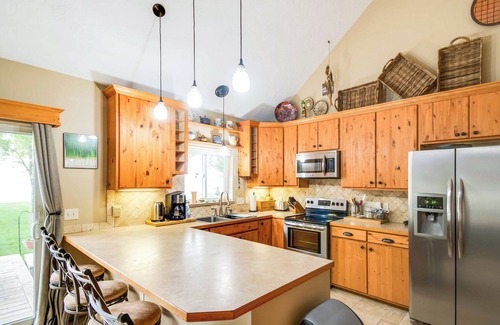 Elwood Cabin | Waterfront Johnson Lake Getaway w/Fire Pit!
