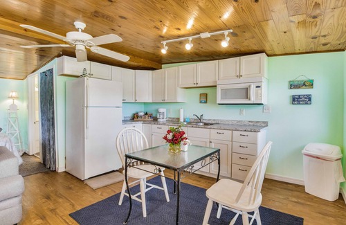 Florida Panhandle Apartment | Waterfront, Kayaks, Dog-friendly