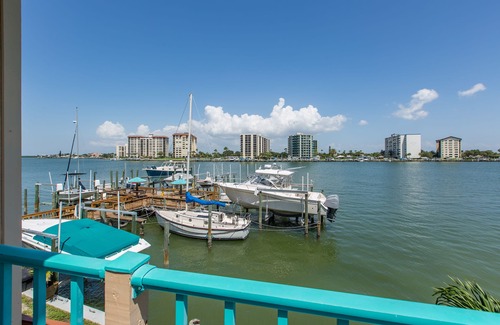 Bay Esplanade Condo | Waterfront King Suite