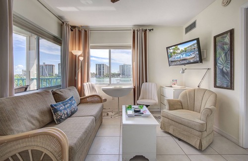 Bay Esplanade Condo | Waterfront King Suite