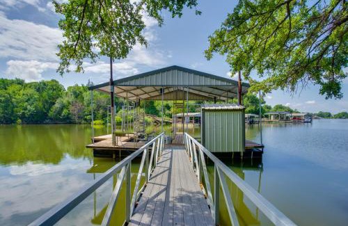 Lake Bridgeport House | Waterfront Lake Bridgeport Home with Private Dock