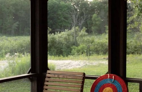 Alto Cottage | Waterfront Lake Cottage w/Private Beach - Kayak at the Hemingway Lodge!