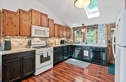 Limerick House | Waterfront lake house, Wood stove & Private beach, Solo Bonfire pit