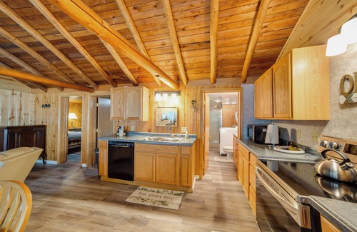 Ingalls Cabin | Waterfront Lake Michigan Retreat w/Beach!