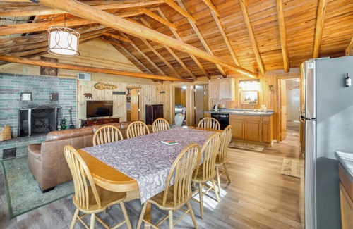 Ingalls Cabin | Waterfront Lake Michigan Retreat w/Beach!