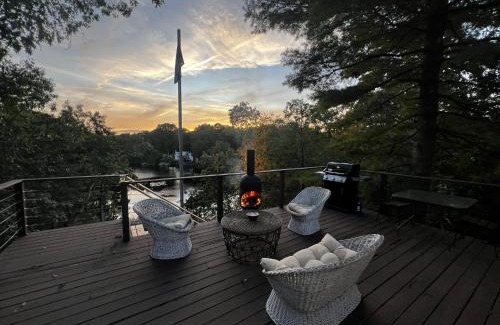 Clinton House | Waterfront Lakehouse Getaway in Clinton with HOT TUB