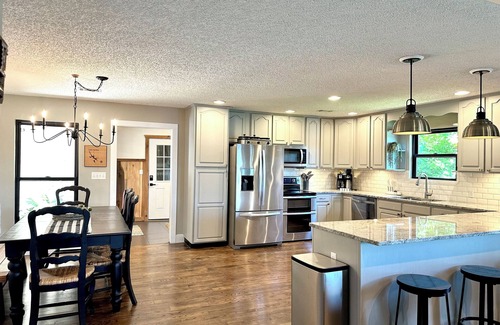 Deatsville House | Waterfront Lakehouse Retreat!