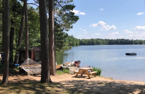 Lac du Flambeau House | Waterfront Lodge for 10 – Canoes, Kayaks & Pontoon! Pet-Friendly!