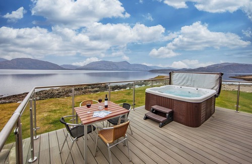 Kentallen Cottage | Waterfront Lodge 7 with Hot Tub