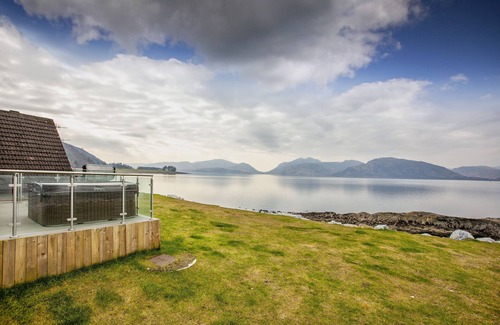 Kentallen Cottage | Waterfront Lodge 7 with Hot Tub