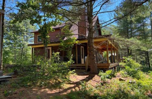 Arden Villa | Waterfront Lodge - Firepit, Bunkie, Watercrafts, BBQ