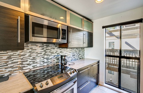 Marina Pacifica Condo | Waterfront Long Beach Condo w/Pool Access!