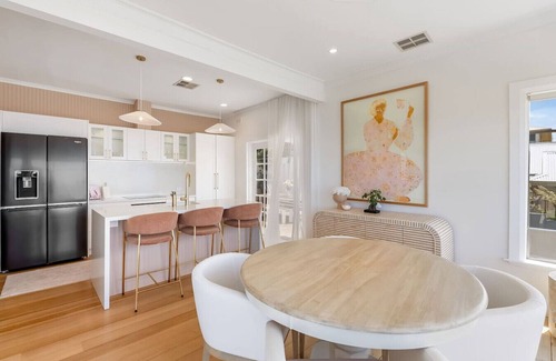 Sandy Bay Apartment | Waterfront luxe- a Hobart oasis