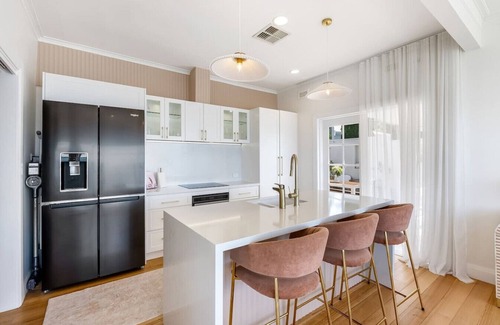 Sandy Bay Apartment | Waterfront luxe- a Hobart oasis