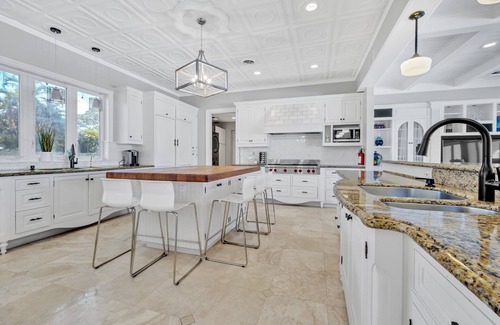 East Fort Lauderdale House | Waterfront Luxury Estate in Gated Paradise – Kayaks, Pool & Sunset Views!