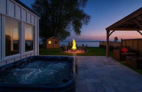 Keswick Cottage | Waterfront Luxury · Hot Tub Under Stars · Firepit · Ice Fishing Lake Simcoe