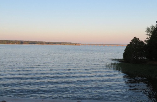 Whitby Cove House | Waterfront, Main Lake, Great fishing, Fast Internet, Close to Marina