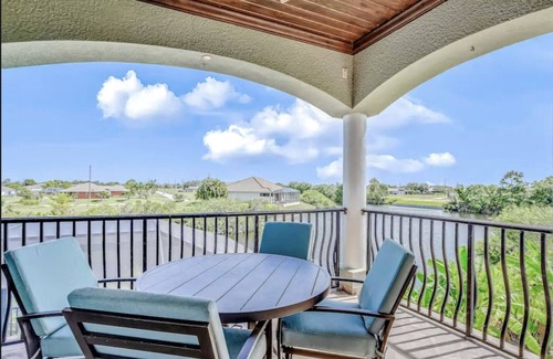 Mariner House | Waterfront Mediterranean Mansion