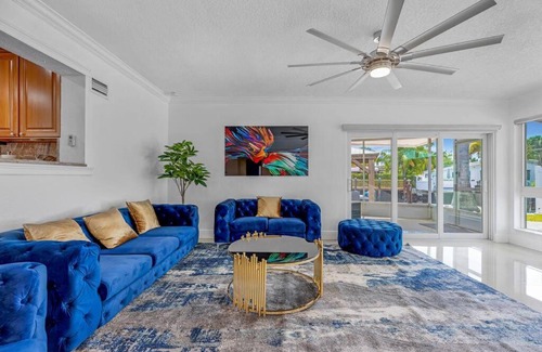 Wilton Manors Villa | Waterfront new luxury villa with the pool