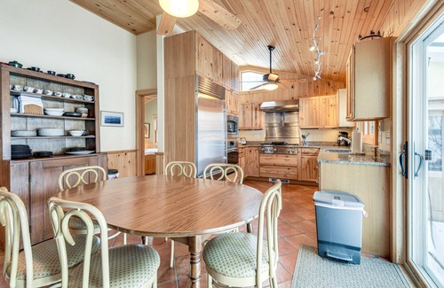 North Hero House | Waterfront North Hero Home w/Screened Porch