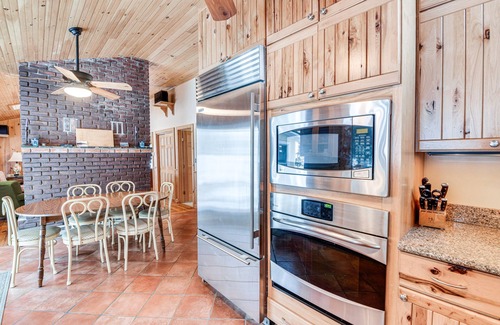 North Hero House | Waterfront North Hero Home w/Screened Porch