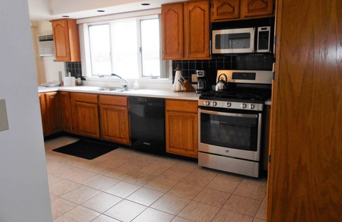 Portsmouth House | Waterfront Oasis-Dynamic Newport County: Kayaks-Fire Pit-BBQ. Avail. 9/1+