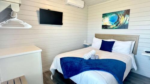 Gilchrist House | Waterfront on the Bay & Close to Beach -Brand New!