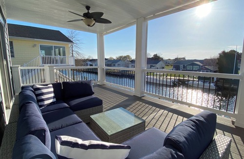 Keen-Wik On the Bay House | WATERFRONT PARADISE! Hot Tub! Bring Your Own Boat! Elevator (3 Floors Sleeps 13)