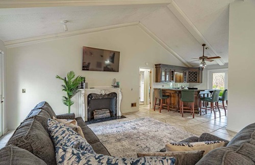 Florence House | Waterfront Paradise with Golf Course Views