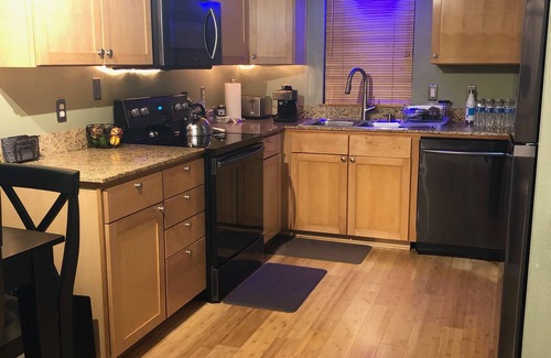 Northwest Portland Condo | Waterfront Pearl Condo with Awesome River Views, w/Parking