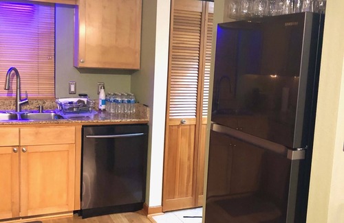 Northwest Portland Condo | Waterfront Pearl Condo with Awesome River Views, w/Parking