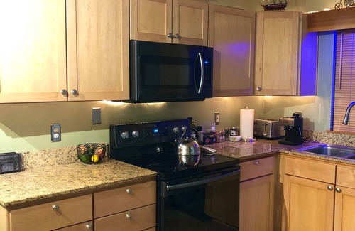 Northwest Portland Condo | Waterfront Pearl Condo with Awesome River Views, w/Parking